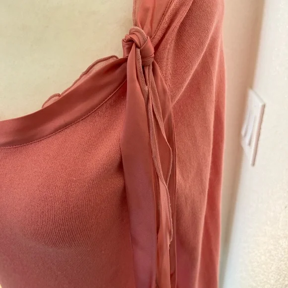 Banana Republic lightweight coral sweater with stain ribbon - Picture 3 of 13
